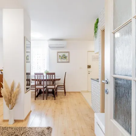 Cvita Apartment *
